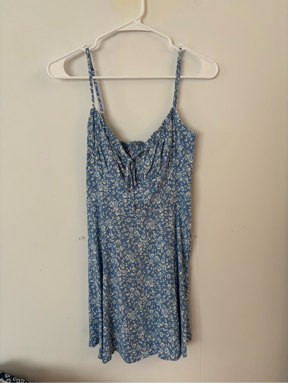 reformation light blue & white bow tie front flowy mini dress 🩵